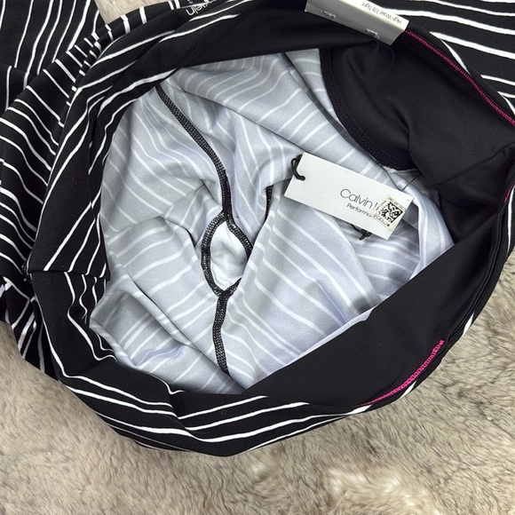 Calvin Klein | Black and Pink Patterned Leggings - Picture 8 of 13